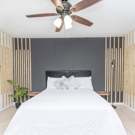 6 Bedroom Bucs Airport Mall Beach Wifi タンパ エクステリア 写真