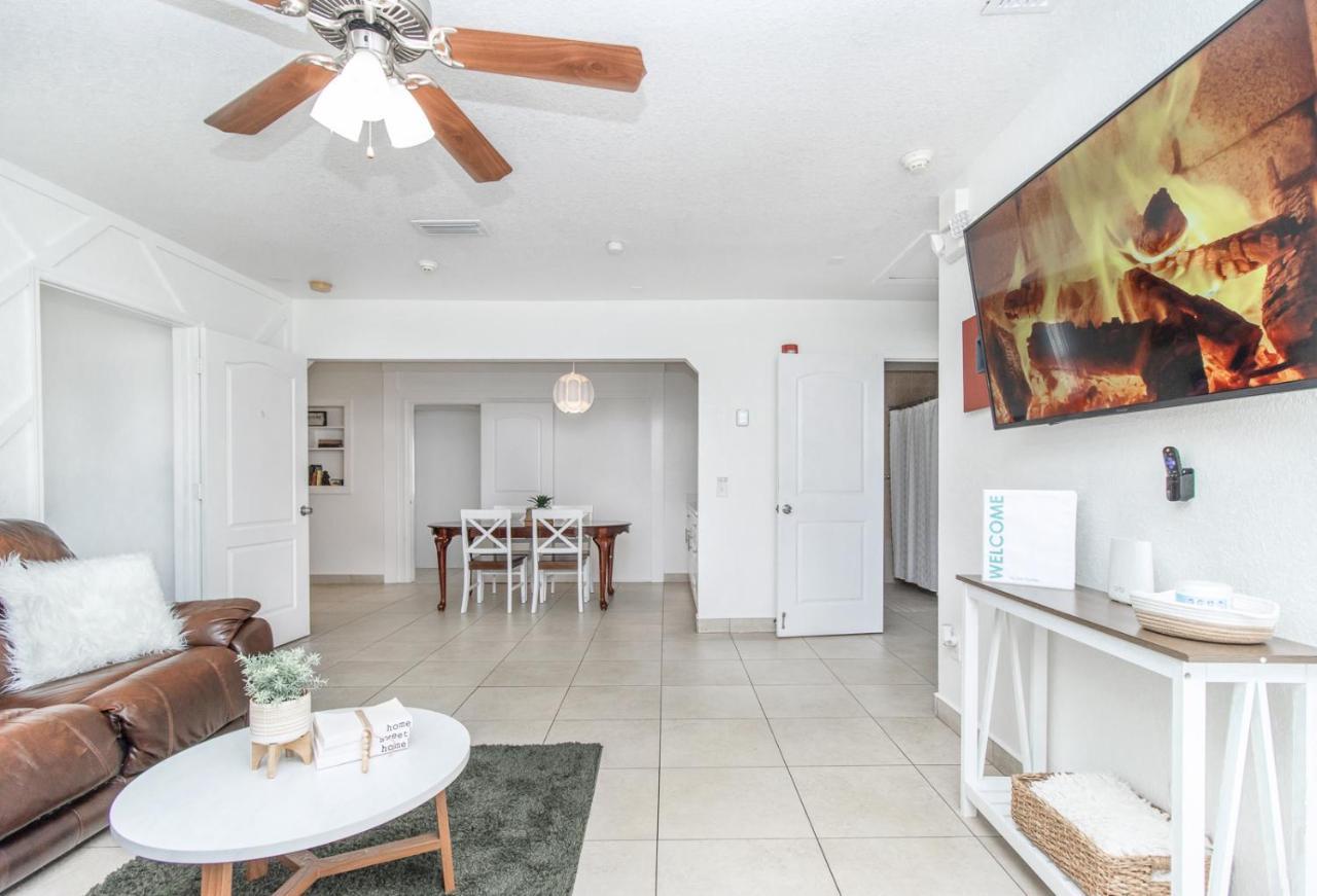 6 Bedroom Bucs Airport Mall Beach Wifi タンパ エクステリア 写真