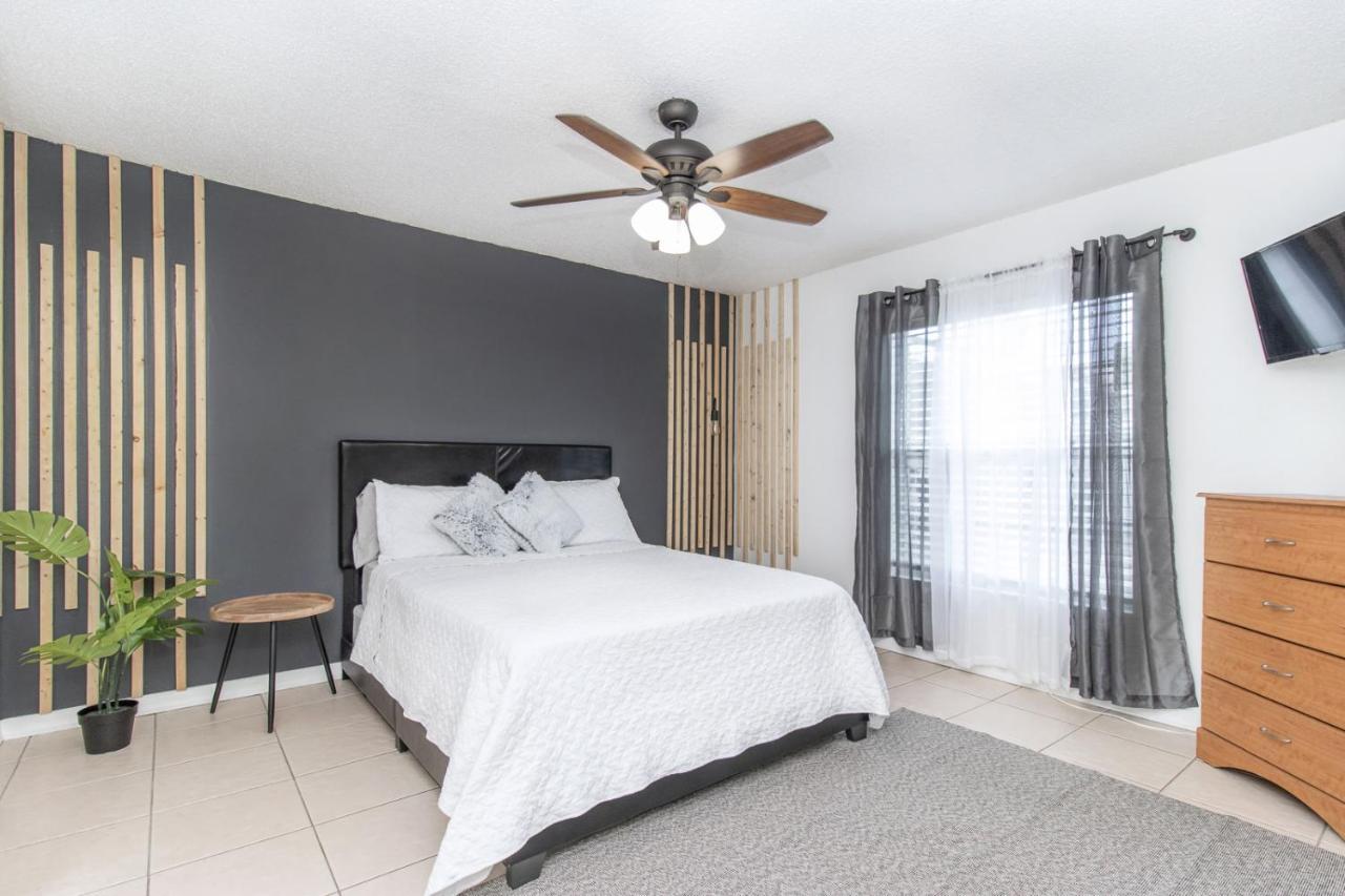 6 Bedroom Bucs Airport Mall Beach Wifi タンパ エクステリア 写真