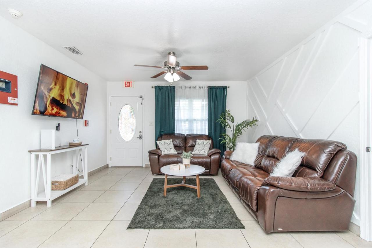 6 Bedroom Bucs Airport Mall Beach Wifi タンパ エクステリア 写真