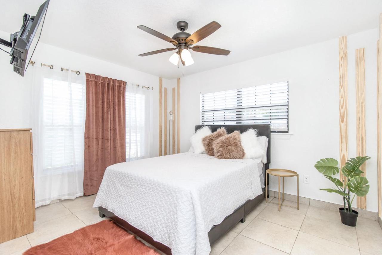 6 Bedroom Bucs Airport Mall Beach Wifi タンパ エクステリア 写真