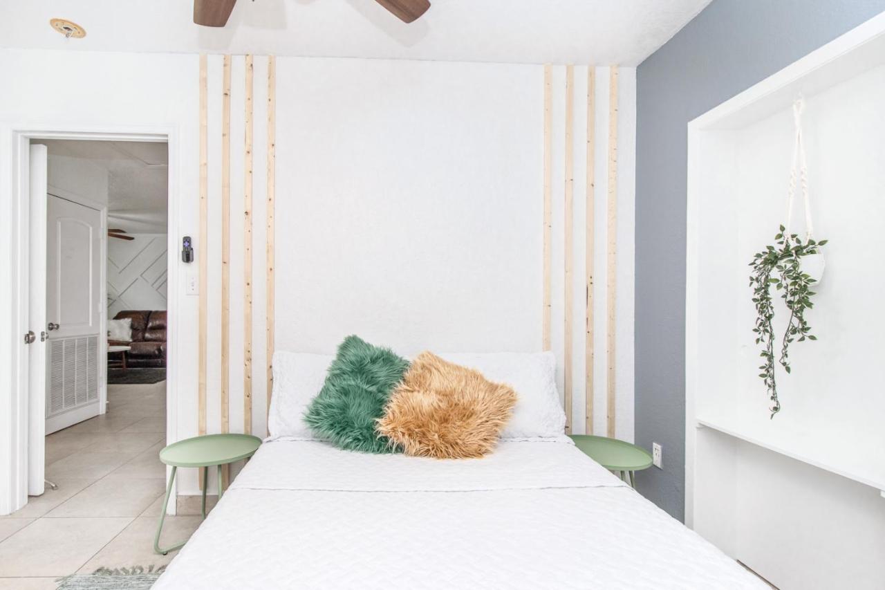 6 Bedroom Bucs Airport Mall Beach Wifi タンパ エクステリア 写真