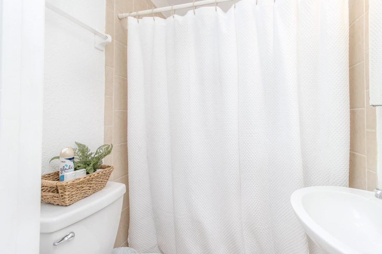 6 Bedroom Bucs Airport Mall Beach Wifi タンパ エクステリア 写真