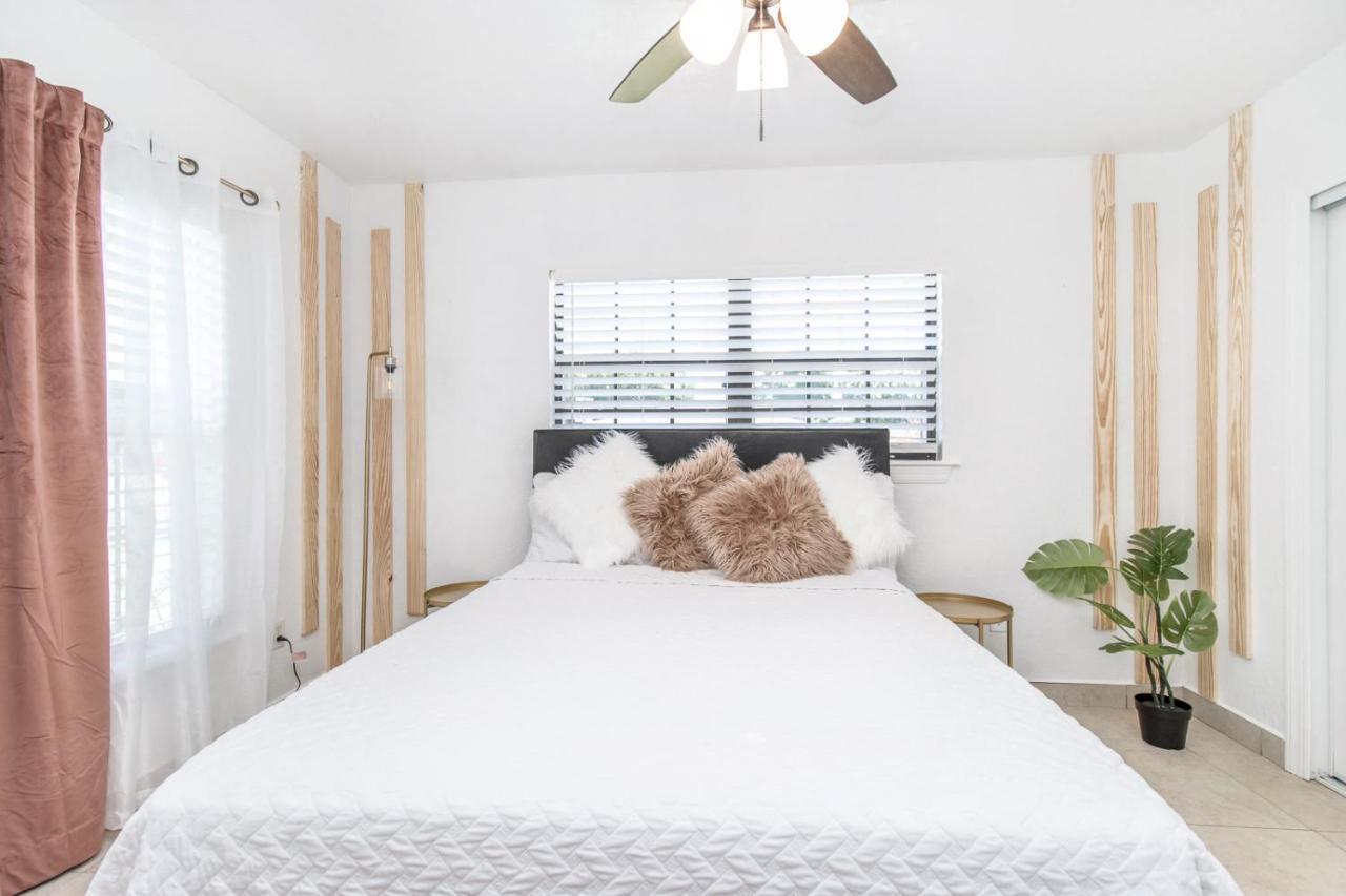 6 Bedroom Bucs Airport Mall Beach Wifi タンパ エクステリア 写真