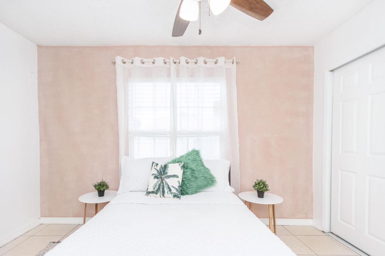 6 Bedroom Bucs Airport Mall Beach Wifi タンパ エクステリア 写真