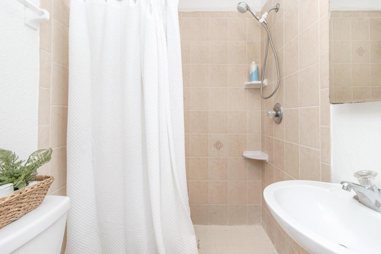 6 Bedroom Bucs Airport Mall Beach Wifi タンパ エクステリア 写真