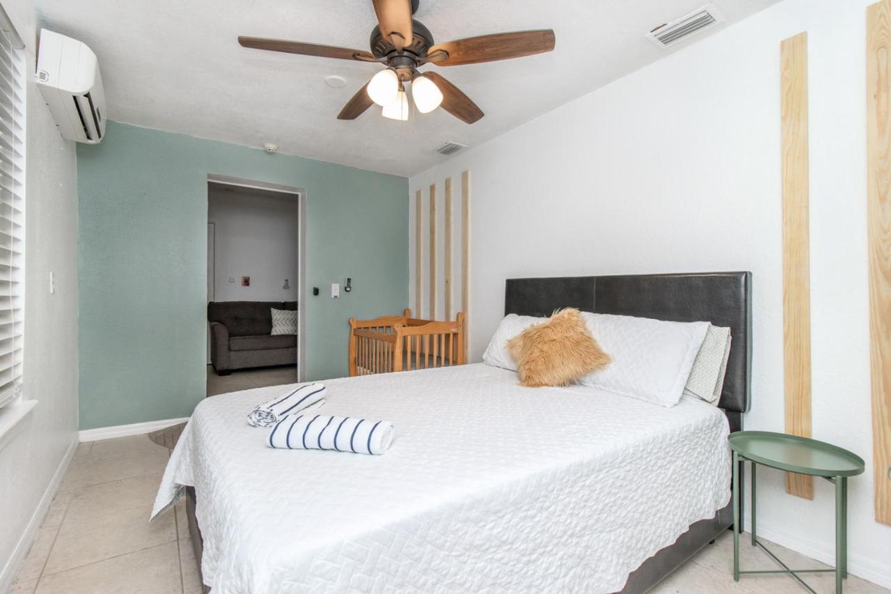 6 Bedroom Bucs Airport Mall Beach Wifi タンパ エクステリア 写真