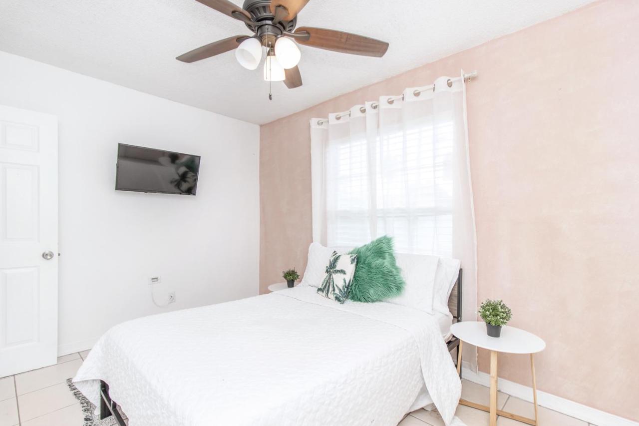 6 Bedroom Bucs Airport Mall Beach Wifi タンパ エクステリア 写真